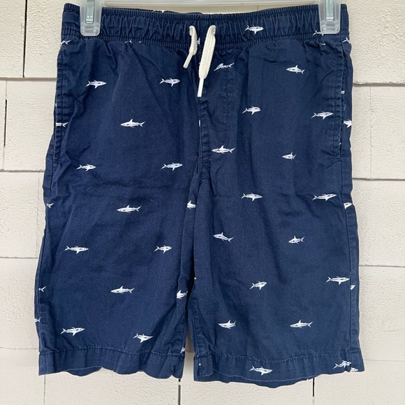 🎀 Old Navy shorts with sharks size L - Picture 1 of 4